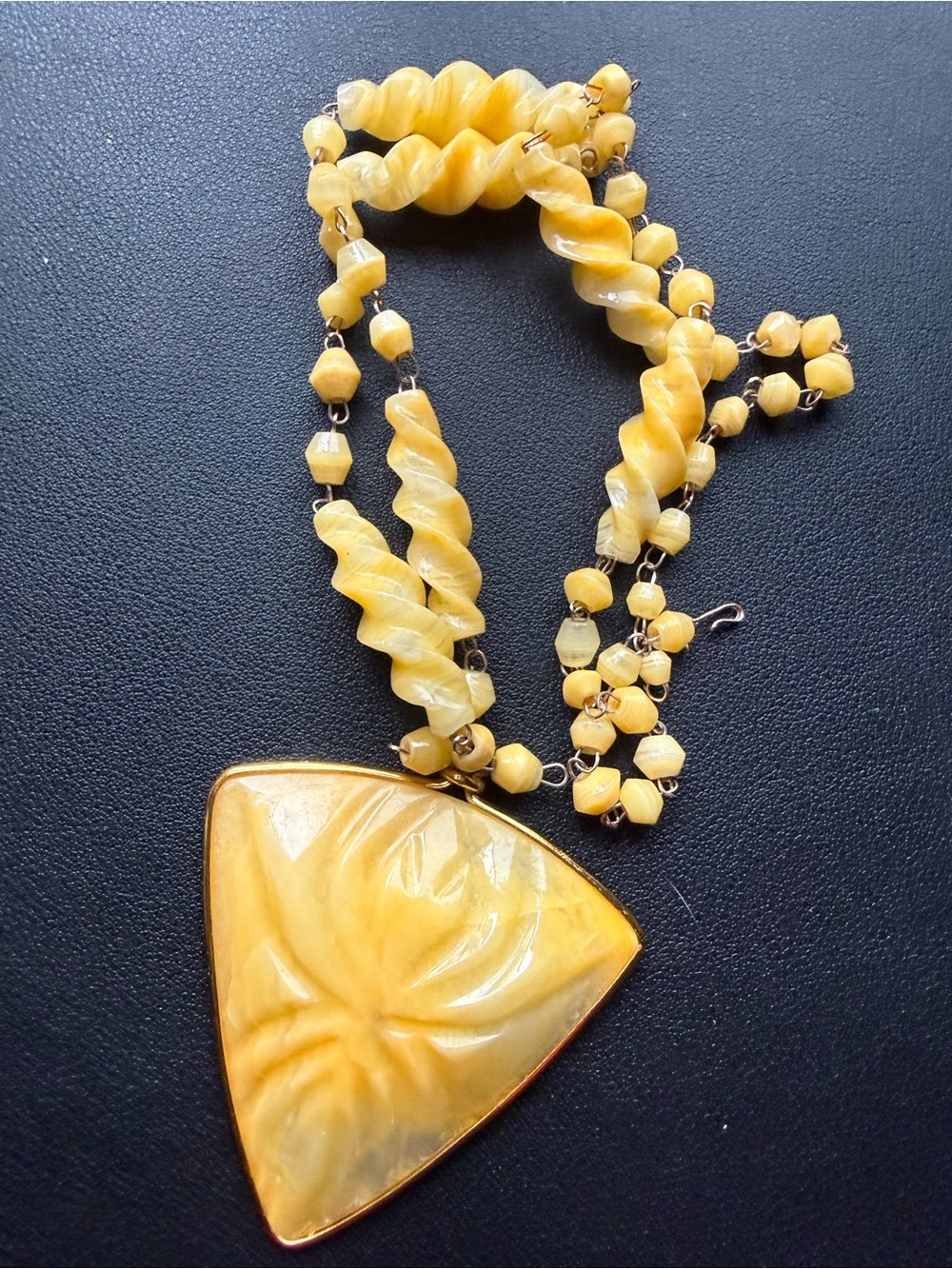 VTG Yellow Alabaster stone statement Necklace - SPIDER pendant Mexico 1970’s